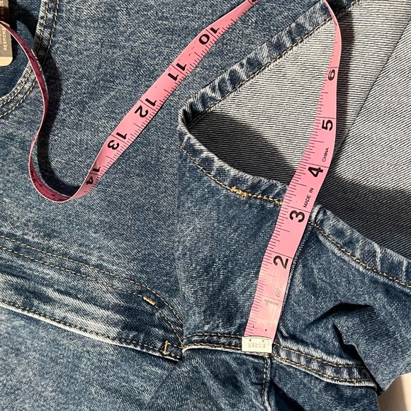 Levi’s High-Waisted  High Rise Mom Shorts size 31 NWT blue - Picture 5 of 8